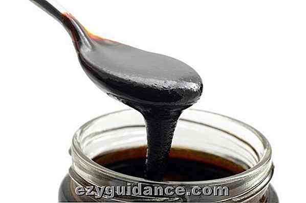 10 Blackstrap Molasses fördelar som kommer att övertyga dig om att få en burk