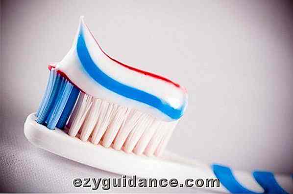 10 skäl att sluta använda butiksköpta tandkräm och naturliga alternativ för att försöka istället